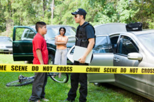 car accident witnesses speaking to police officer