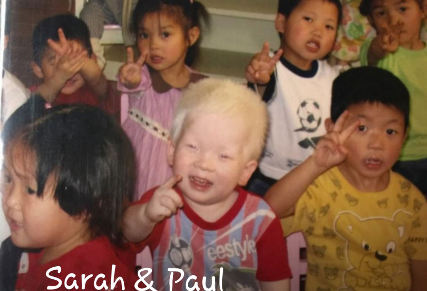 Paul y Sarah de niños pequeños