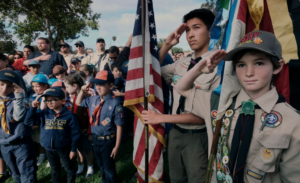 Boy Scouts saludando