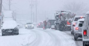 stranded cars on I-95 in snowstorm