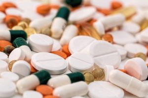 pila de medicamentos para el dolor