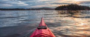 kayak en un rio