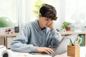 teen watching one chip challenge