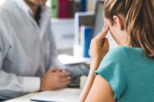 ¿Cómo puede afectar a las personas una lesión cerebral traumática?