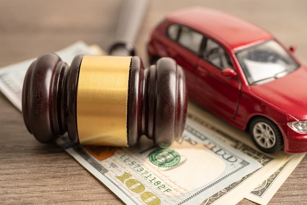 ¿Qué compensación está disponible para las víctimas de accidentes automovilísticos?