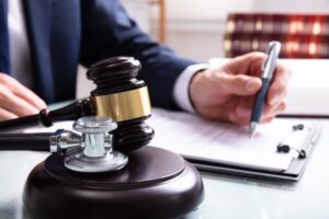 ¿Cómo puede ayudar un abogado especializado en negligencia médica?