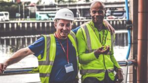 trabajadores de la construcción felices