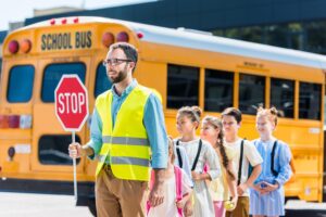 Temporada de regreso a clases con estudiantes como peatones